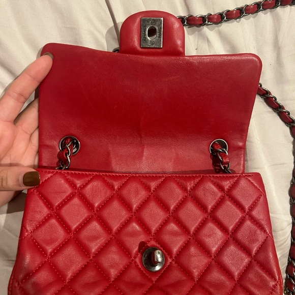 Red Chanel Mini - Picture 5 of 10